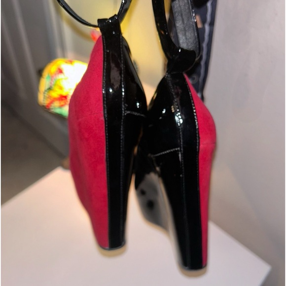 ALDO ♥️RED Suede & 🖤BLACK Patent Leather Wedge Heels. Sz 8 - Picture 8 of 9